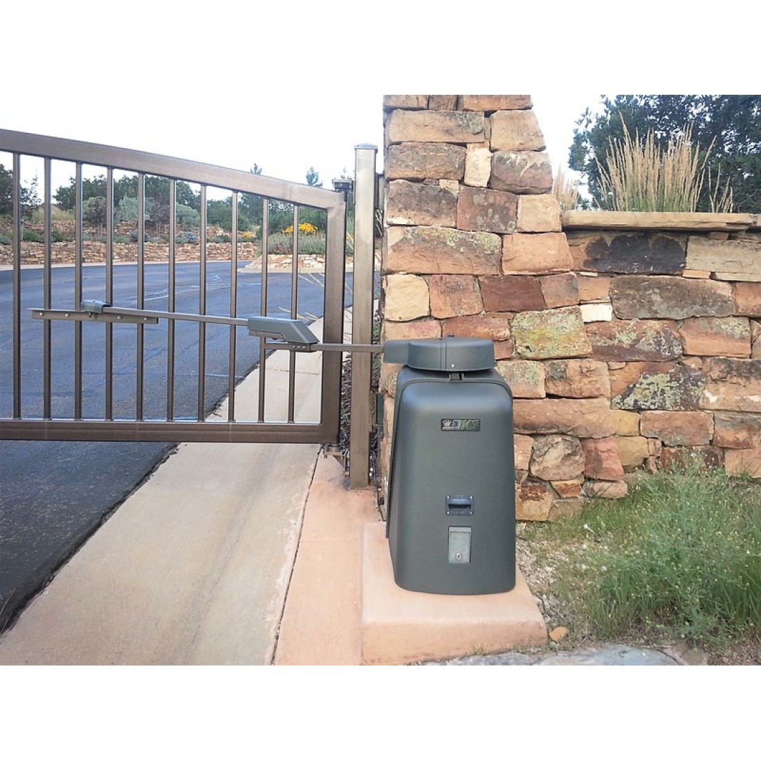 Commercial Swing Gate Doorking 6500 1/2 hp Operator